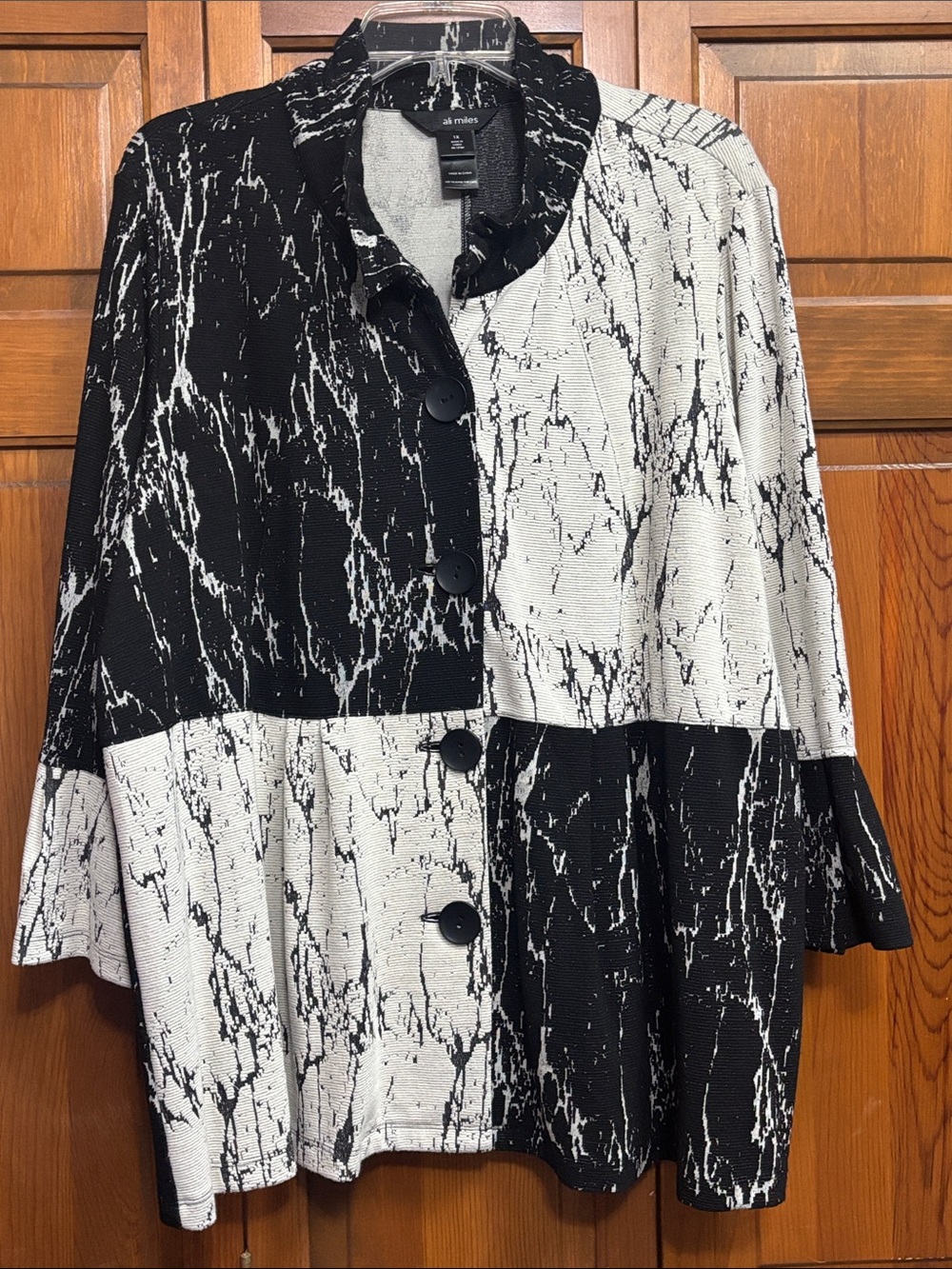 Ali Miles Black and White Marble-Print Button Jacket